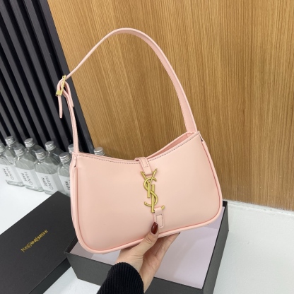 Stylish and minimalist small square bag