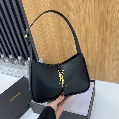 Stylish and minimalist small square bag