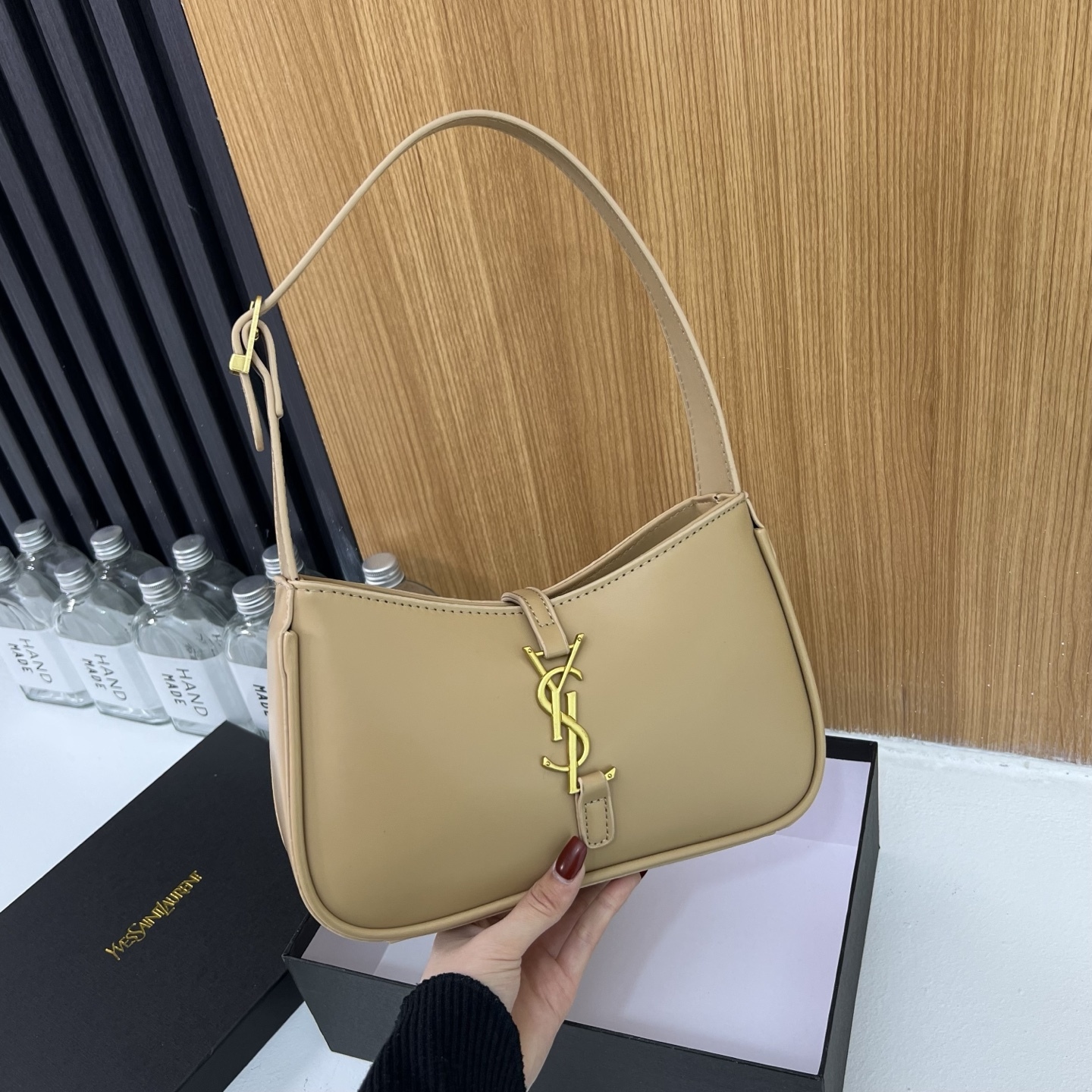 Stylish and minimalist small square bag