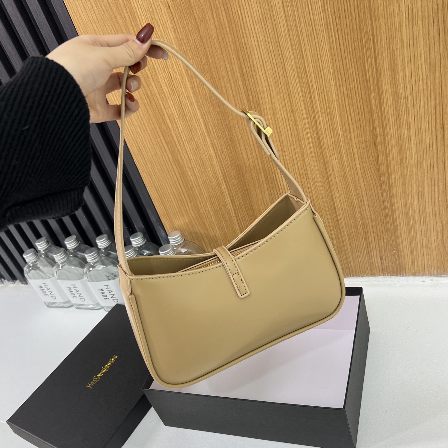 Stylish and minimalist small square bag