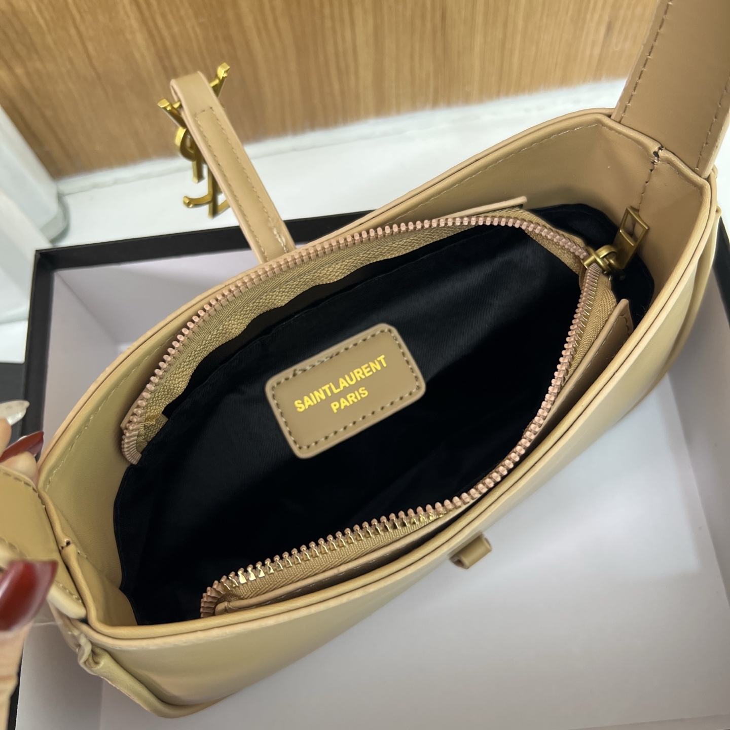 Stylish and minimalist small square bag