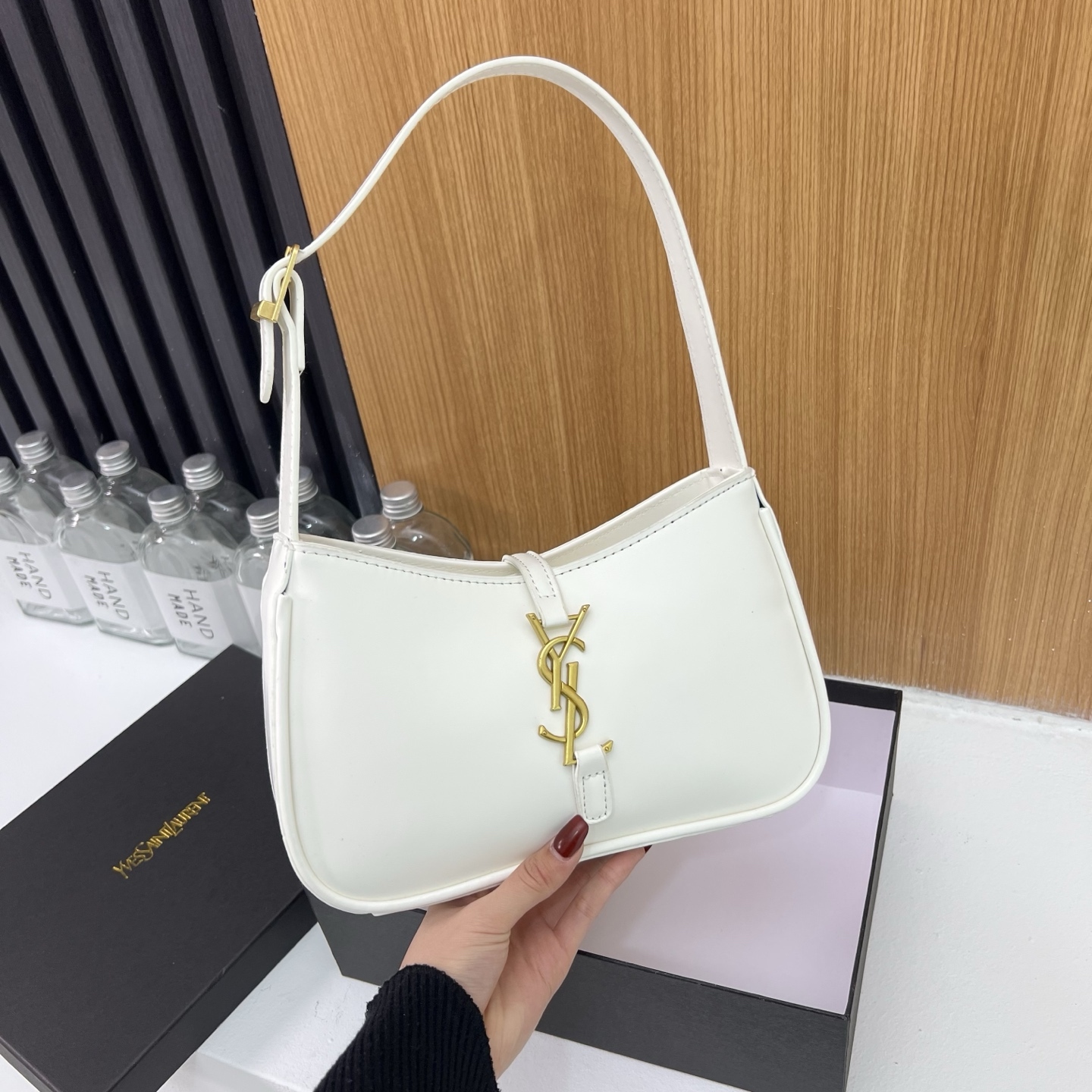 Stylish and minimalist small square bag