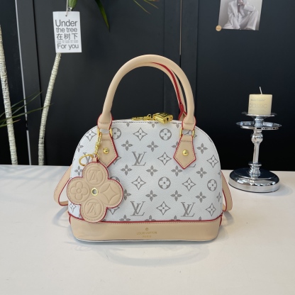 Stylish and unique shell-shaped bag