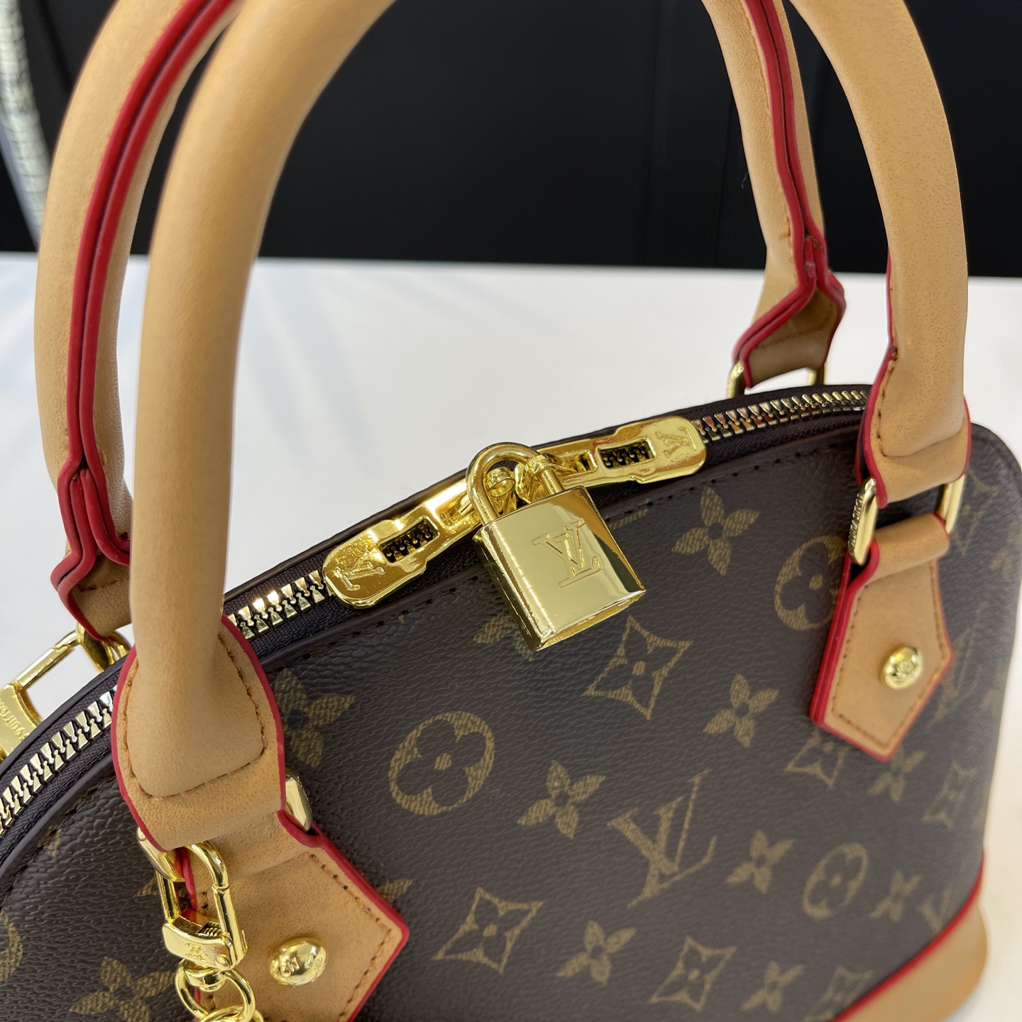 Stylish and unique shell-shaped bag
