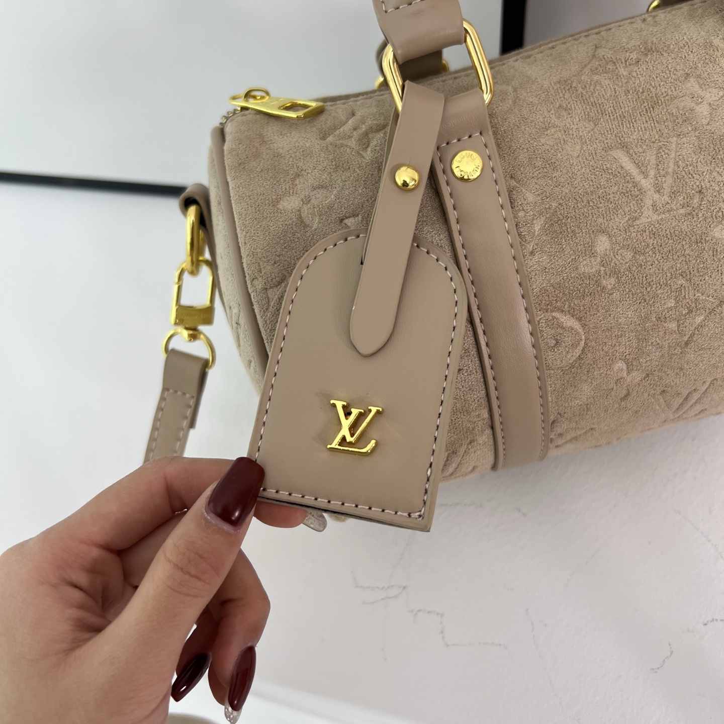 Stylish and versatile pillow bag