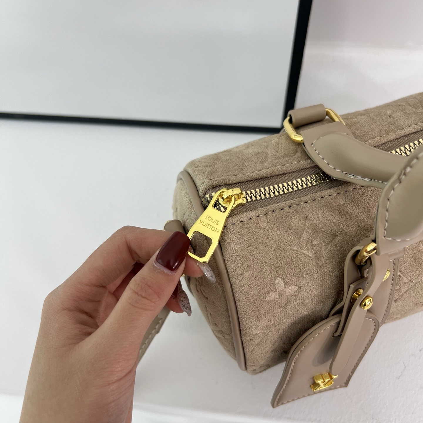 Stylish and versatile pillow bag