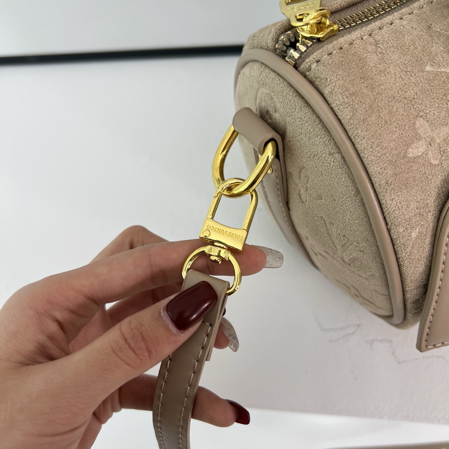 Stylish and versatile pillow bag