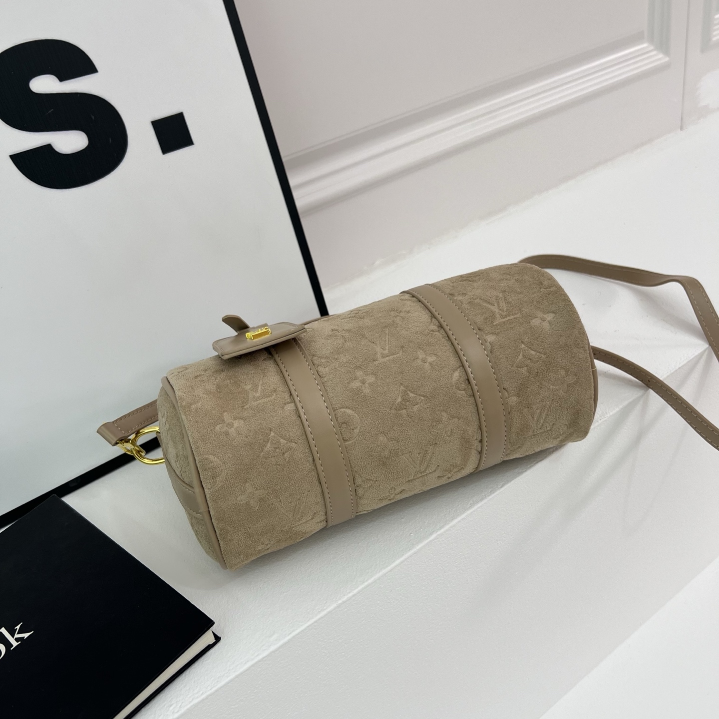 Stylish and versatile pillow bag