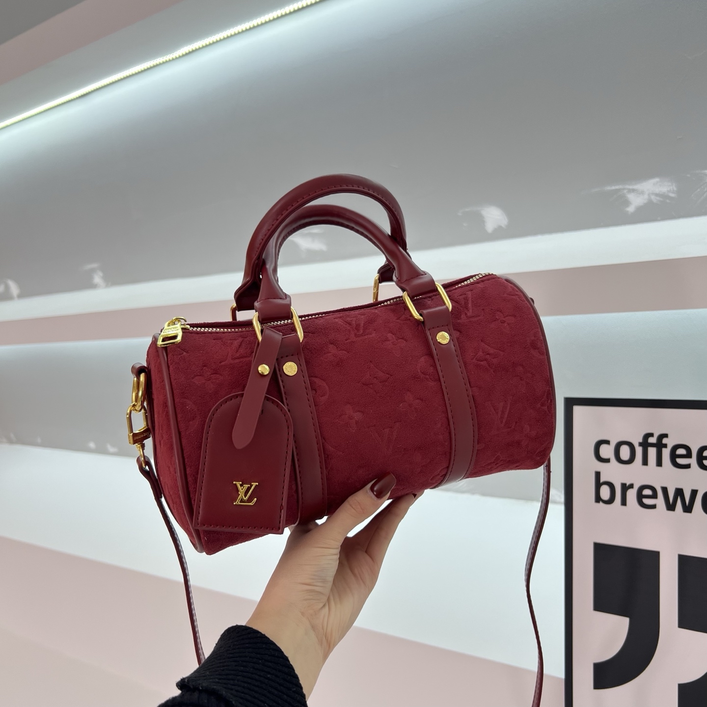 Stylish and versatile pillow bag