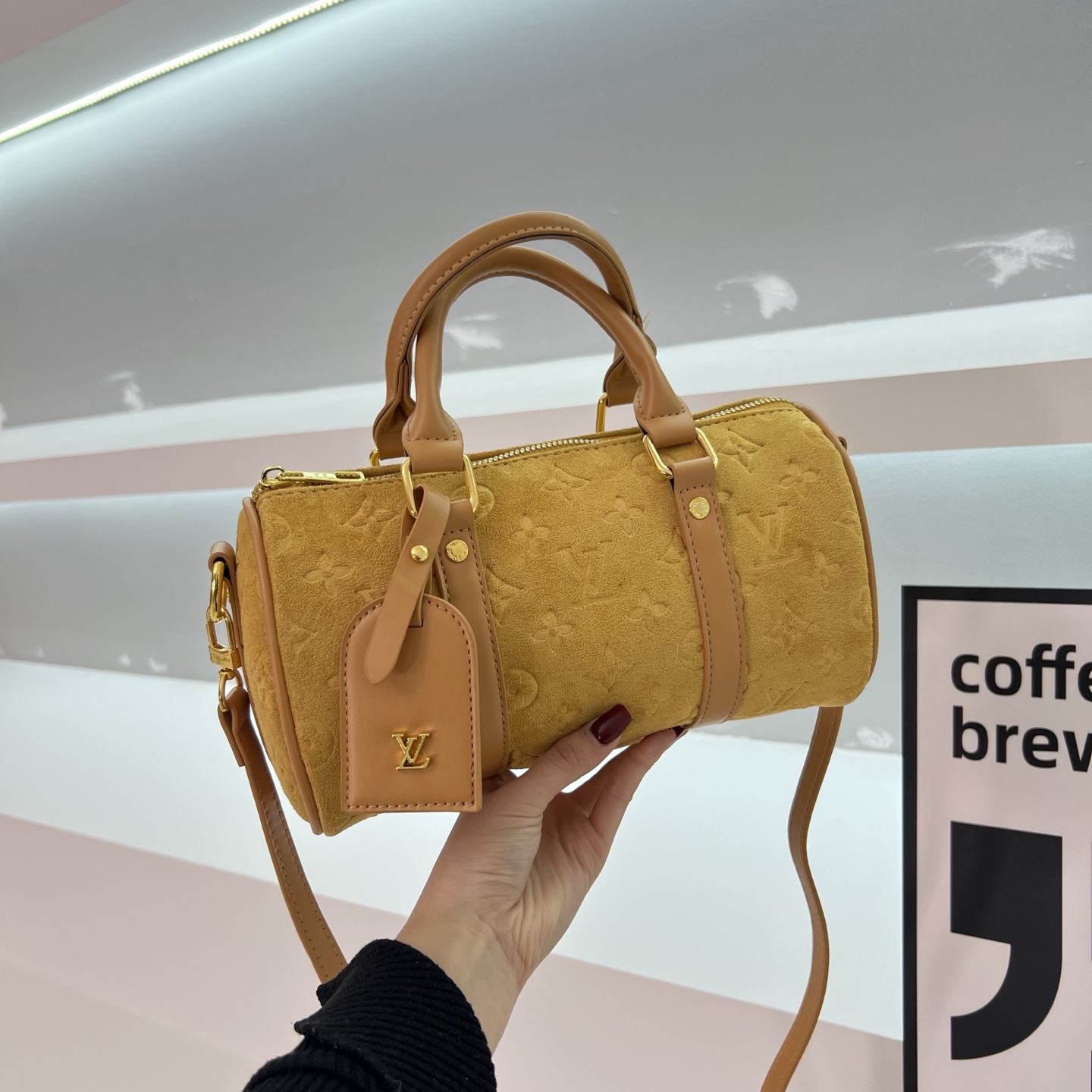 Stylish and versatile pillow bag