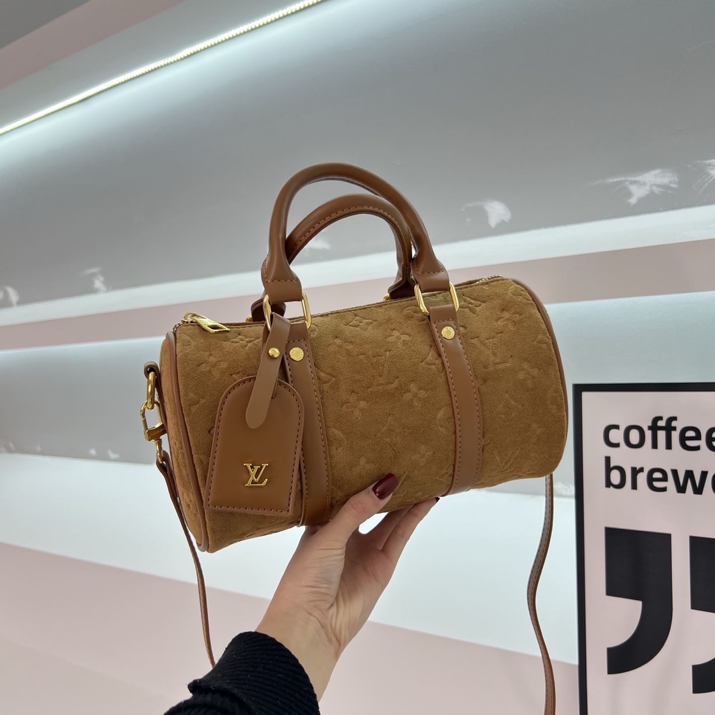 Stylish and versatile pillow bag