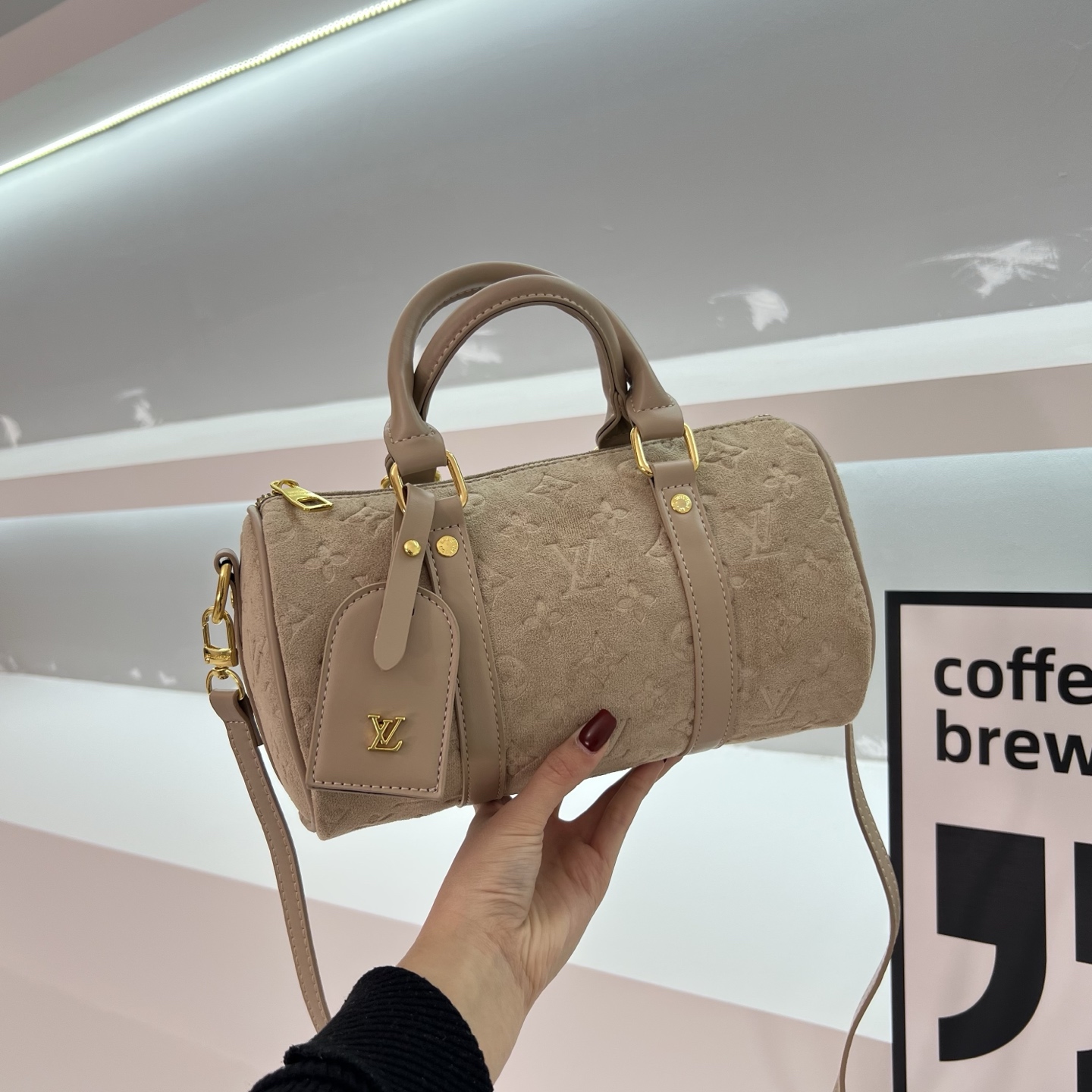 Stylish and versatile pillow bag