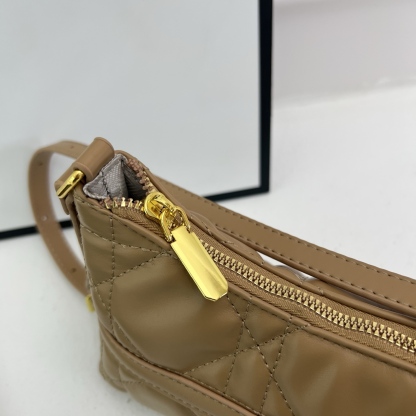 Stylish and attractive single-shoulder bag