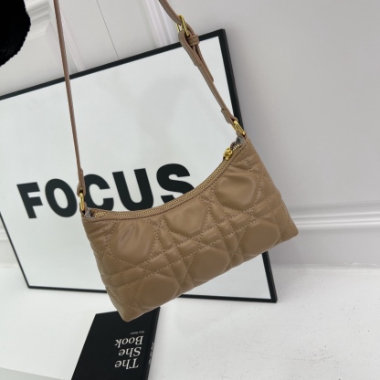 Stylish and attractive single-shoulder bag