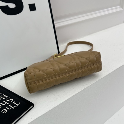 Stylish and attractive single-shoulder bag