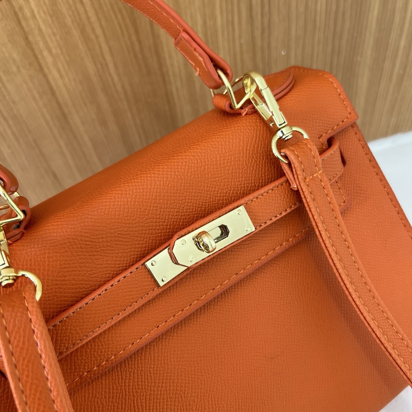 New stylish and high-quality tote/shoulder bag