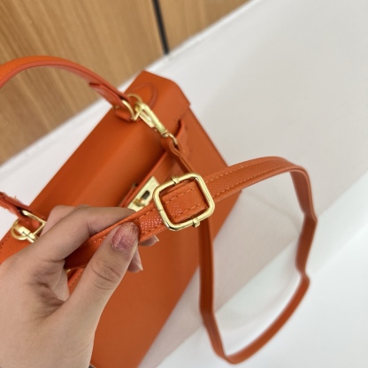 New stylish and high-quality tote/shoulder bag