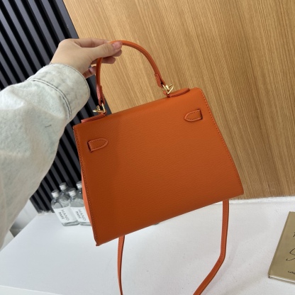 New stylish and high-quality tote/shoulder bag