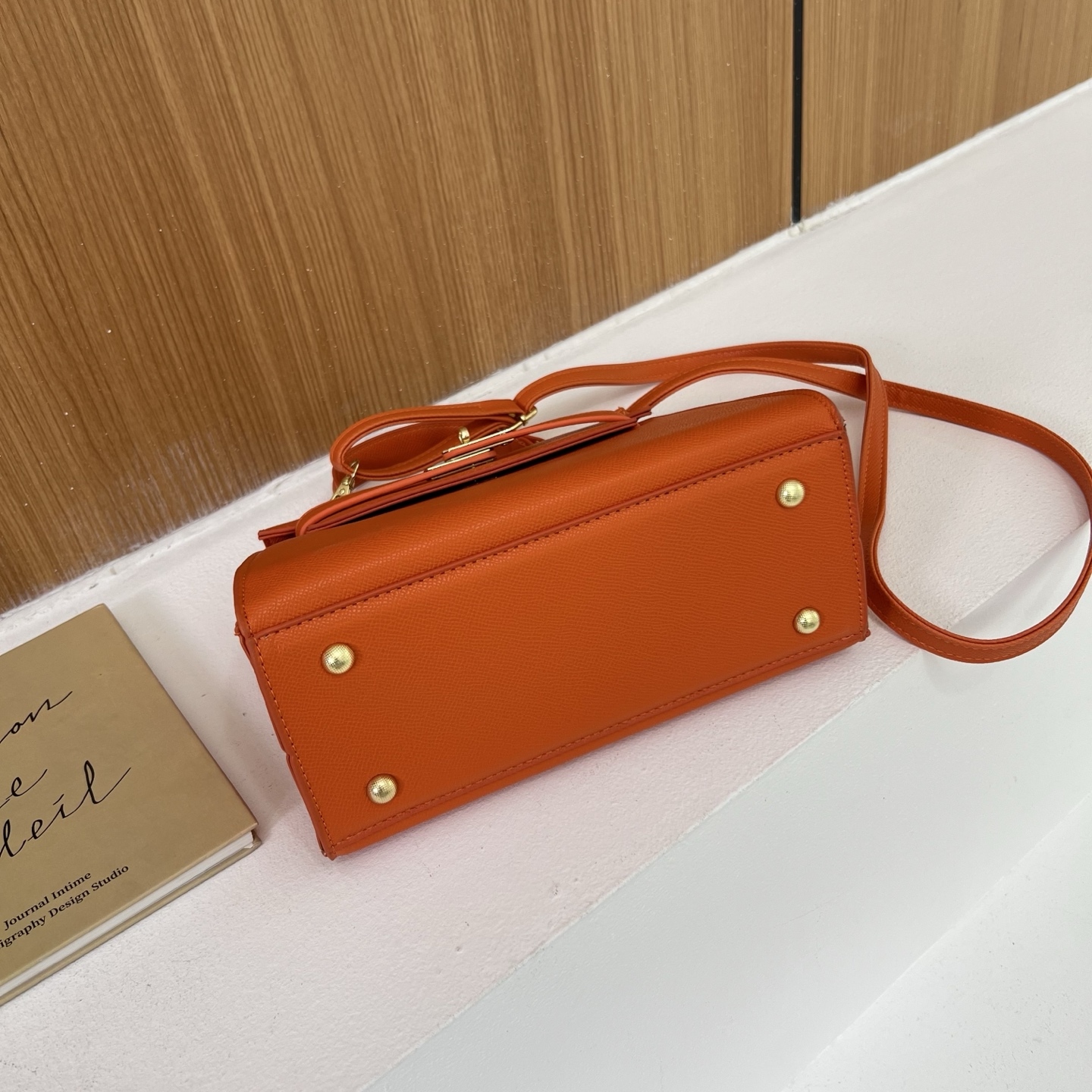 New stylish and high-quality tote/shoulder bag