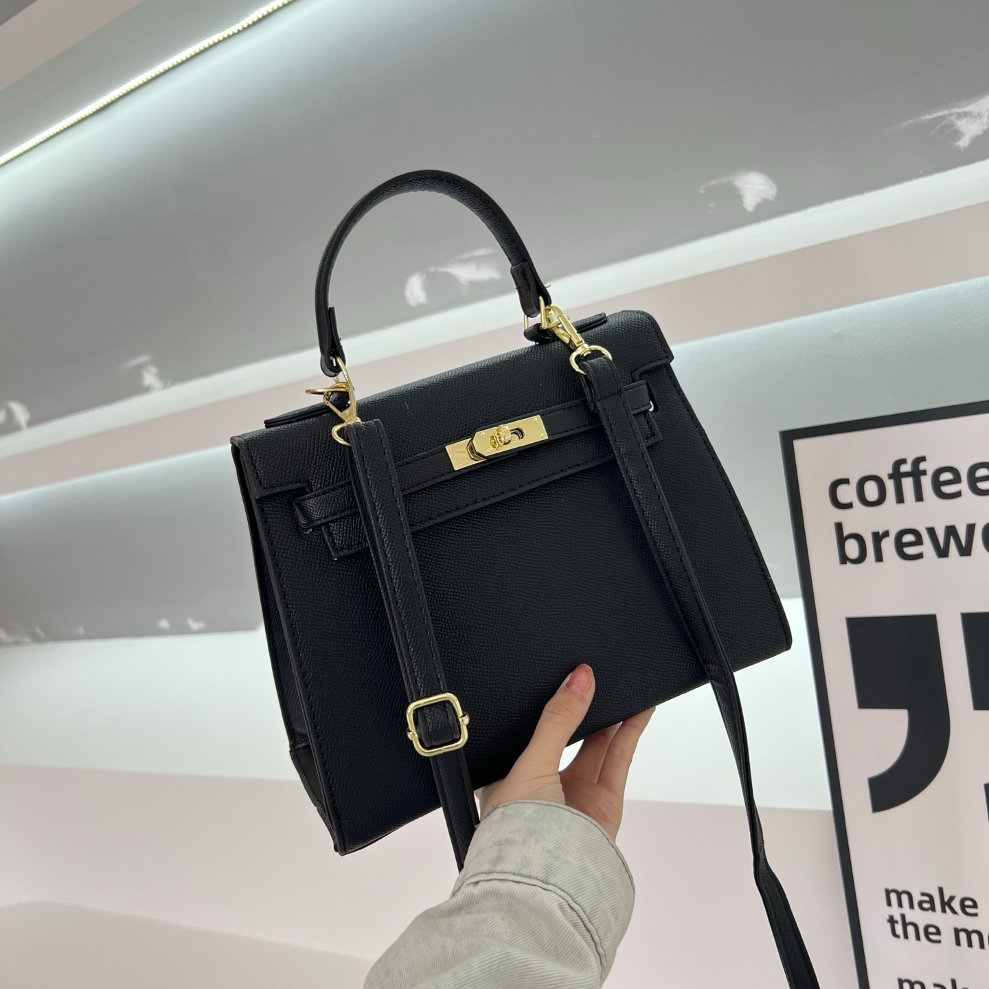 New stylish and high-quality tote/shoulder bag