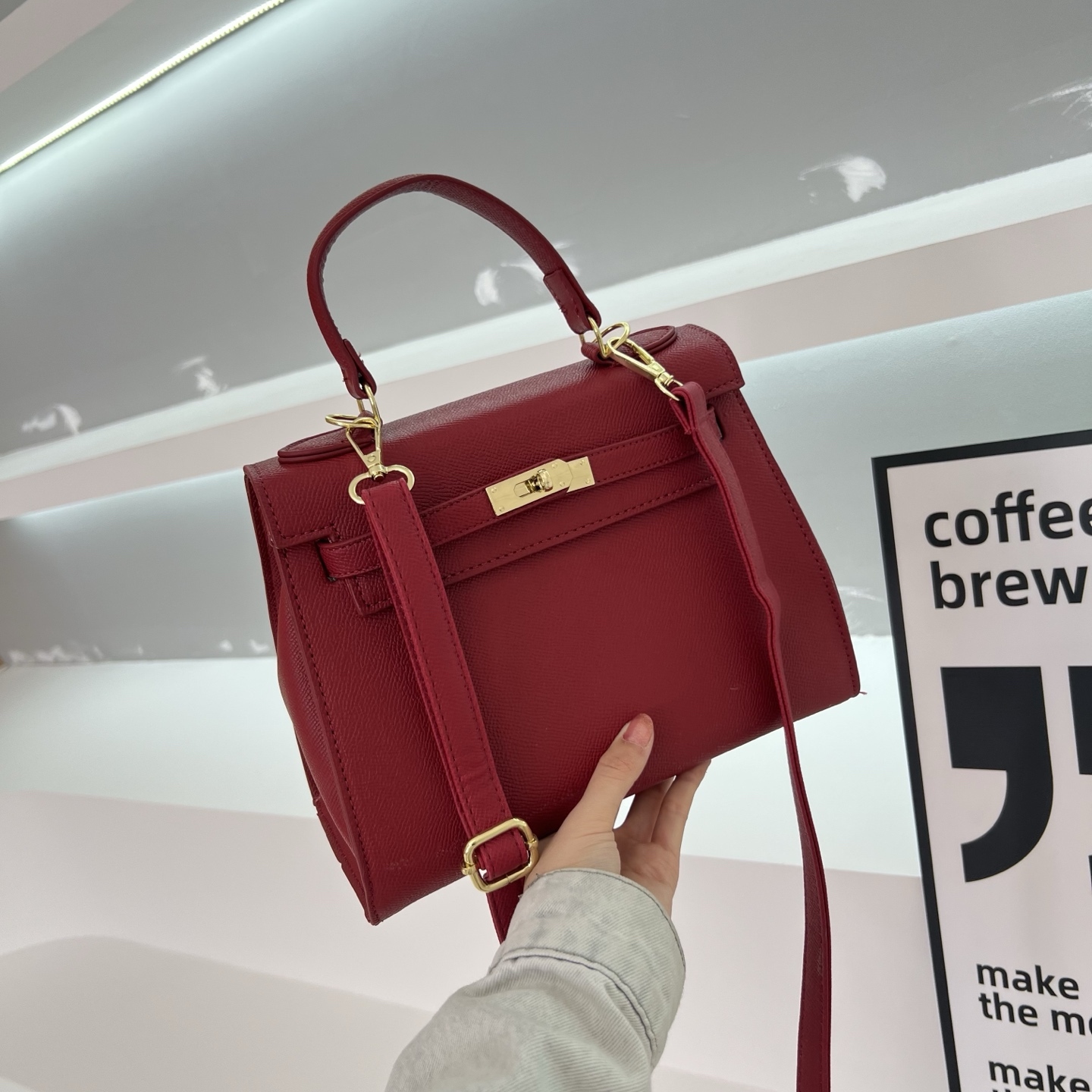 New stylish and high-quality tote/shoulder bag