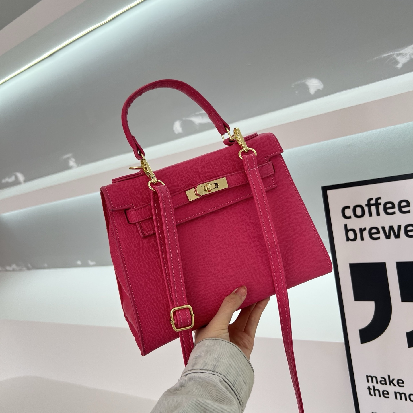 New stylish and high-quality tote/shoulder bag