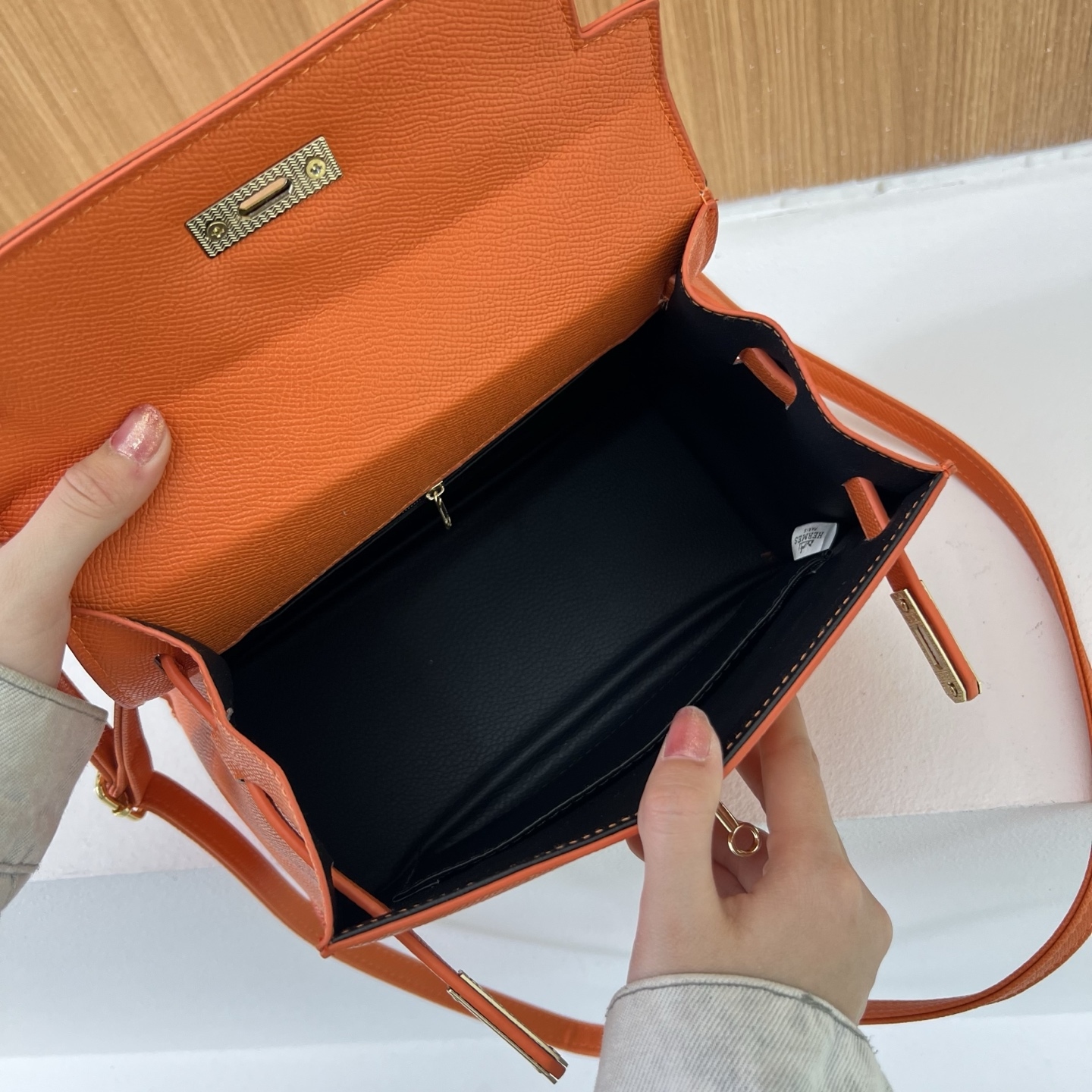 New stylish and high-quality tote/shoulder bag