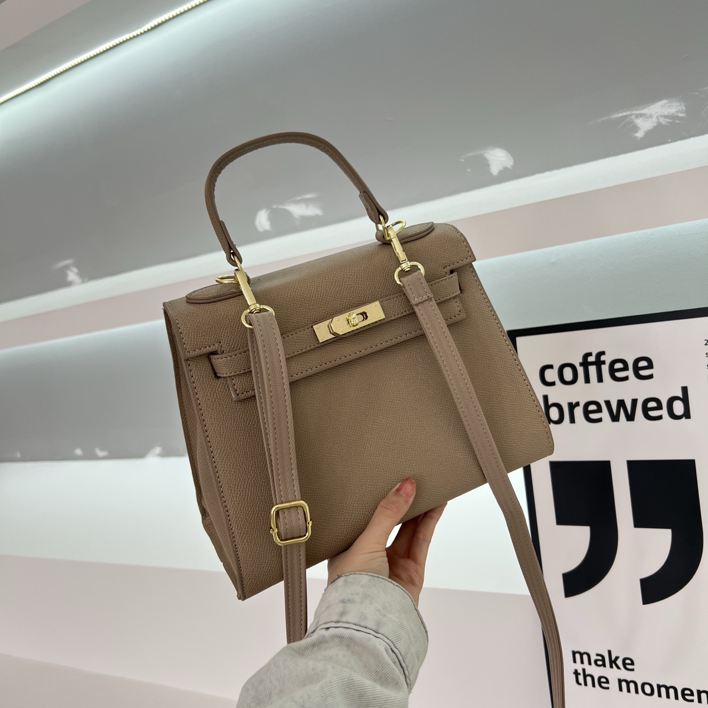 New stylish and high-quality tote/shoulder bag