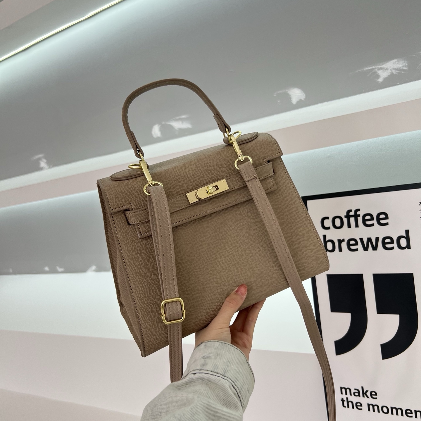 New stylish and high-quality tote/shoulder bag