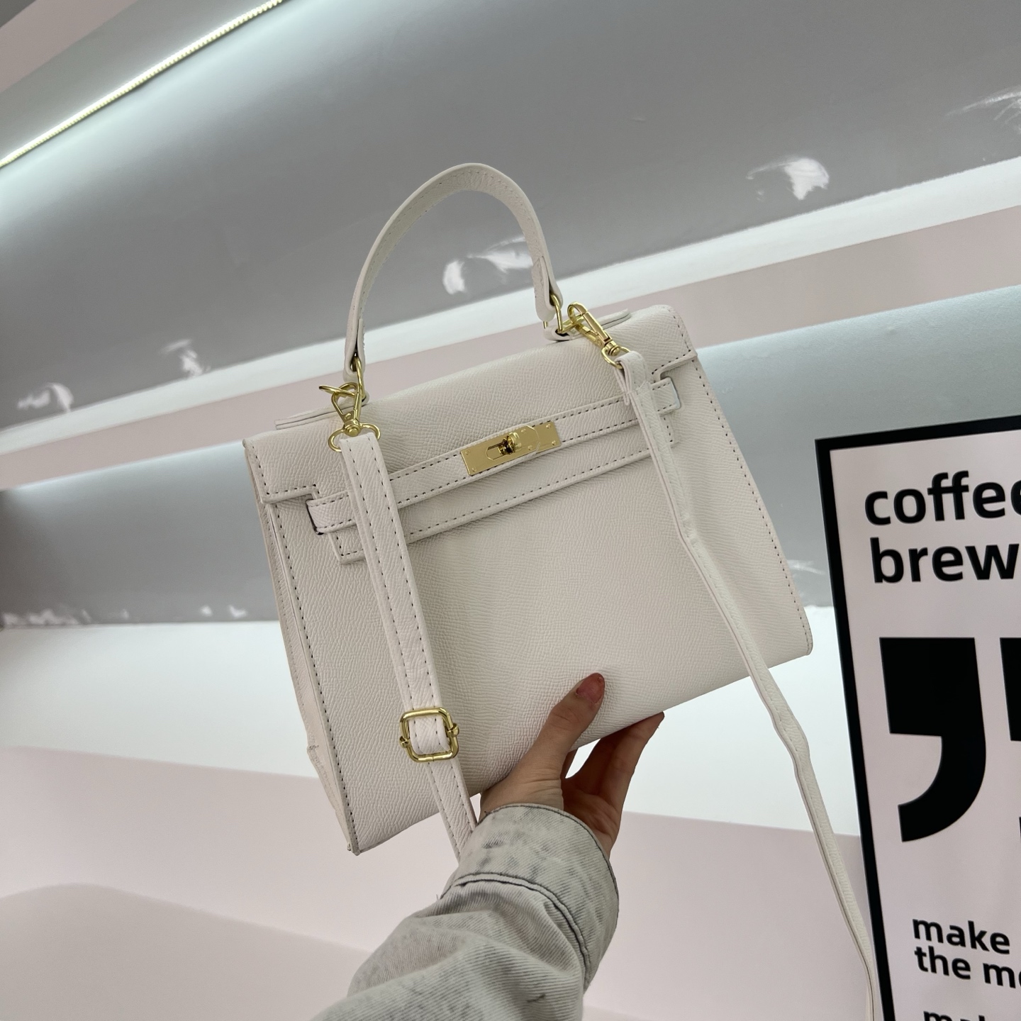 New stylish and high-quality tote/shoulder bag