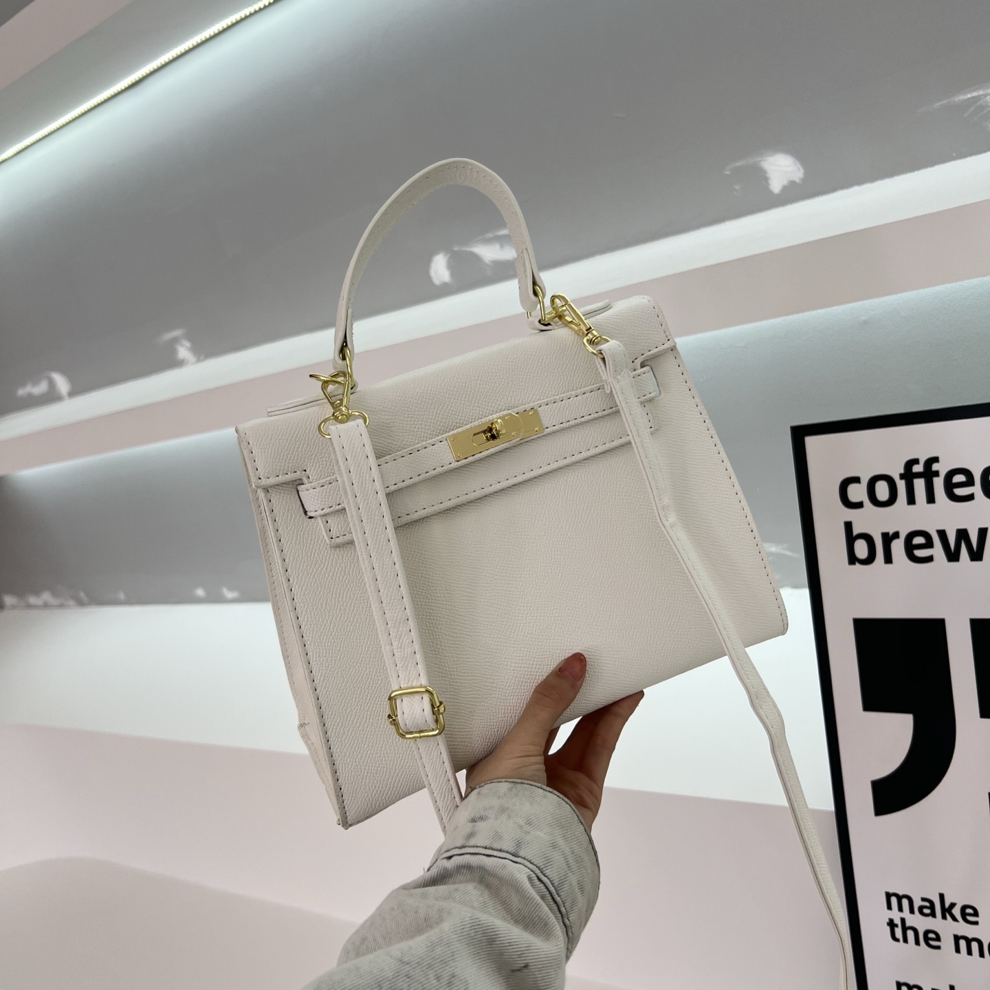 New stylish and high-quality tote/shoulder bag