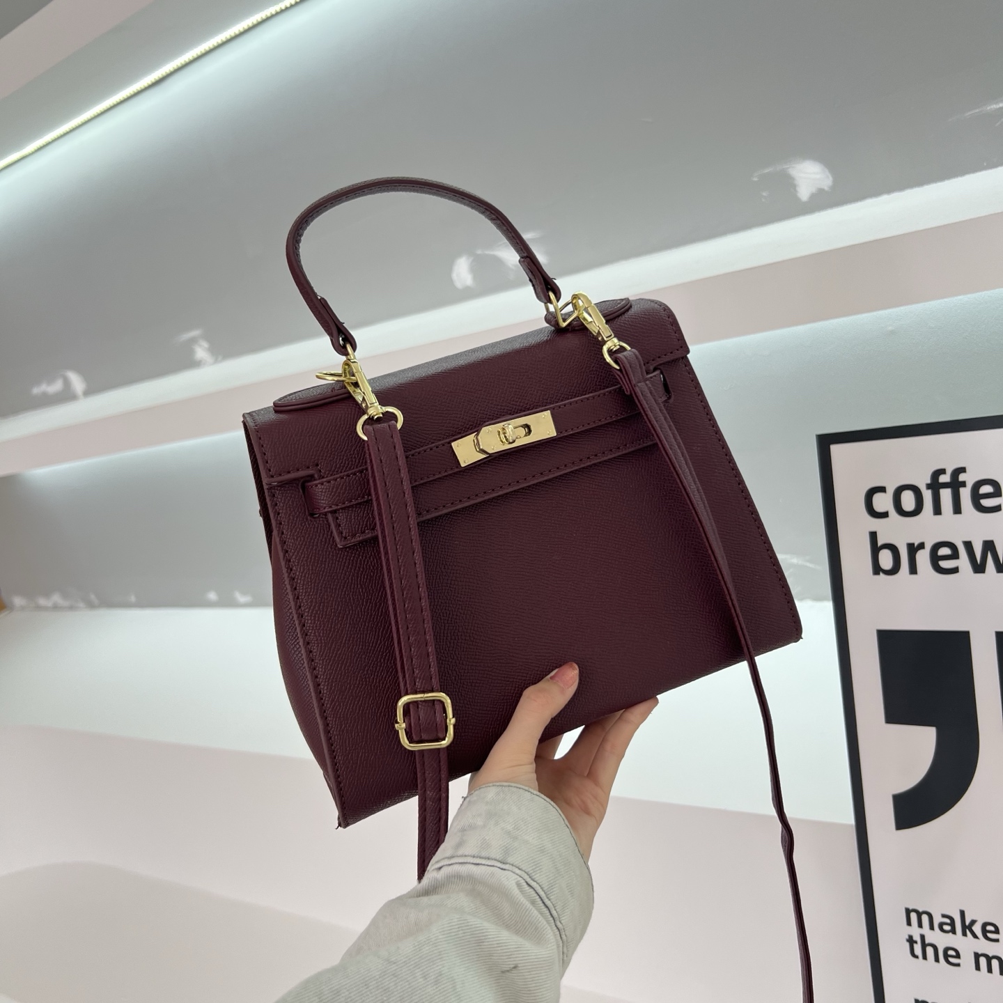 New stylish and high-quality tote/shoulder bag