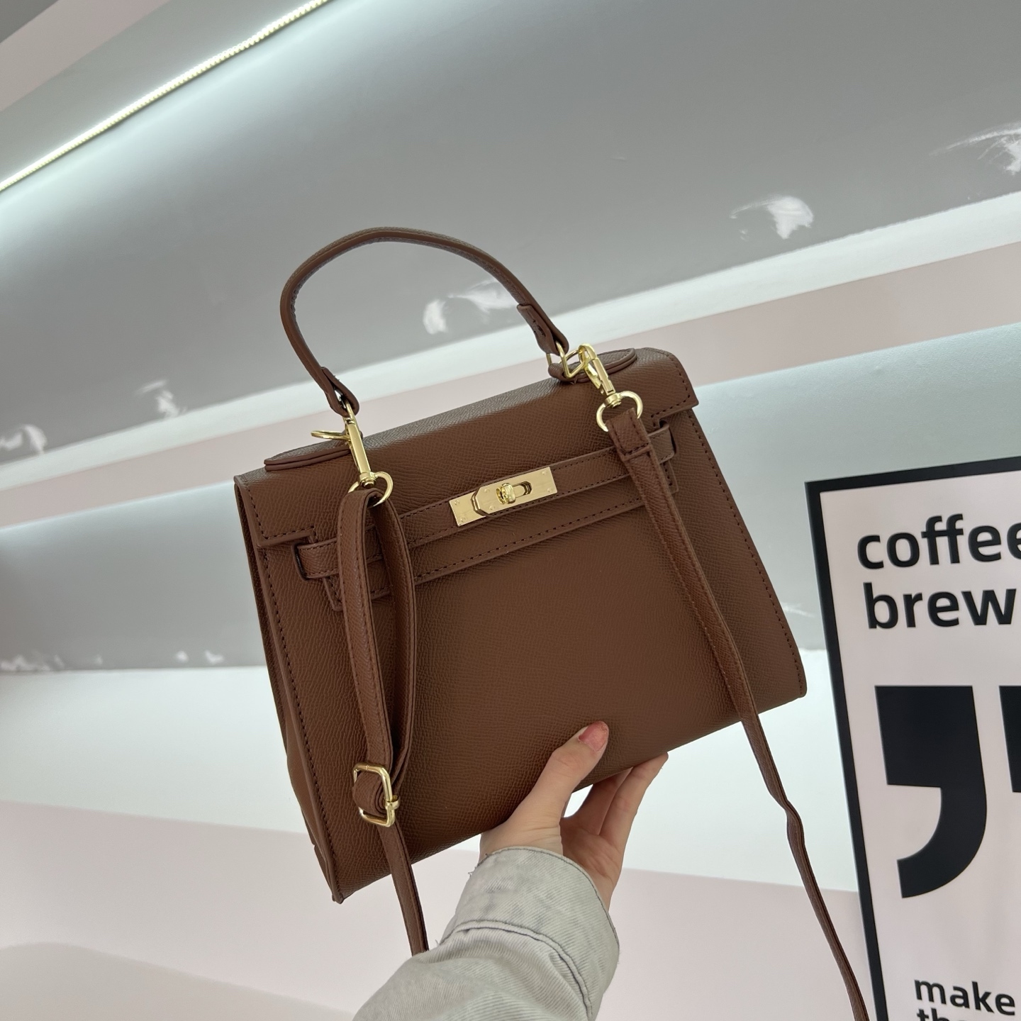 New stylish and high-quality tote/shoulder bag