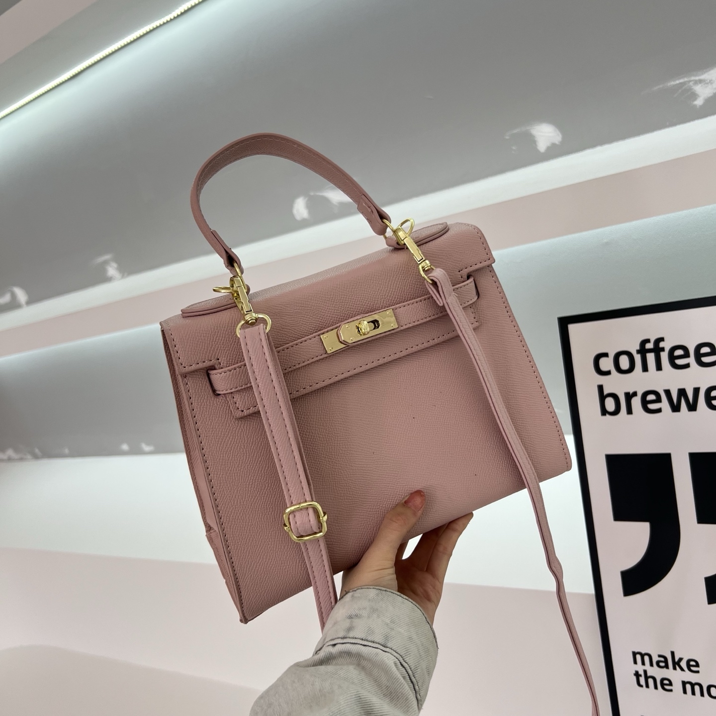 New stylish and high-quality tote/shoulder bag