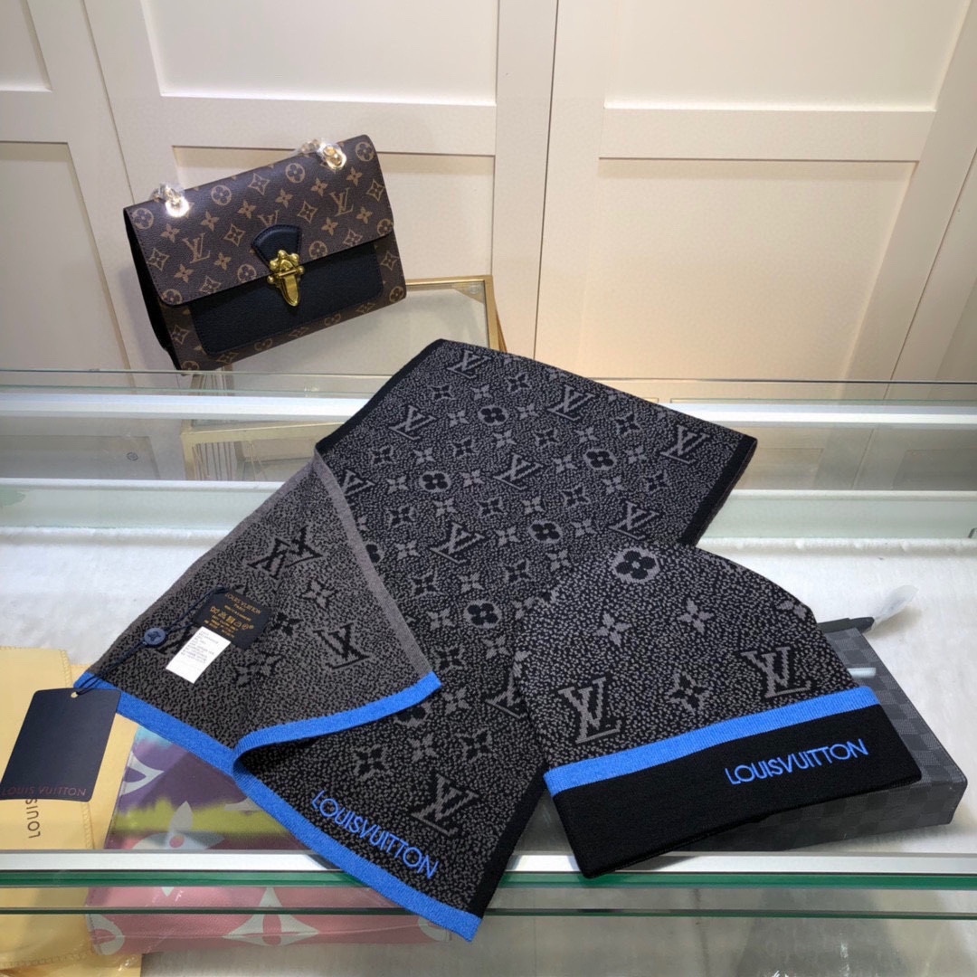 New wool and cashmere suit