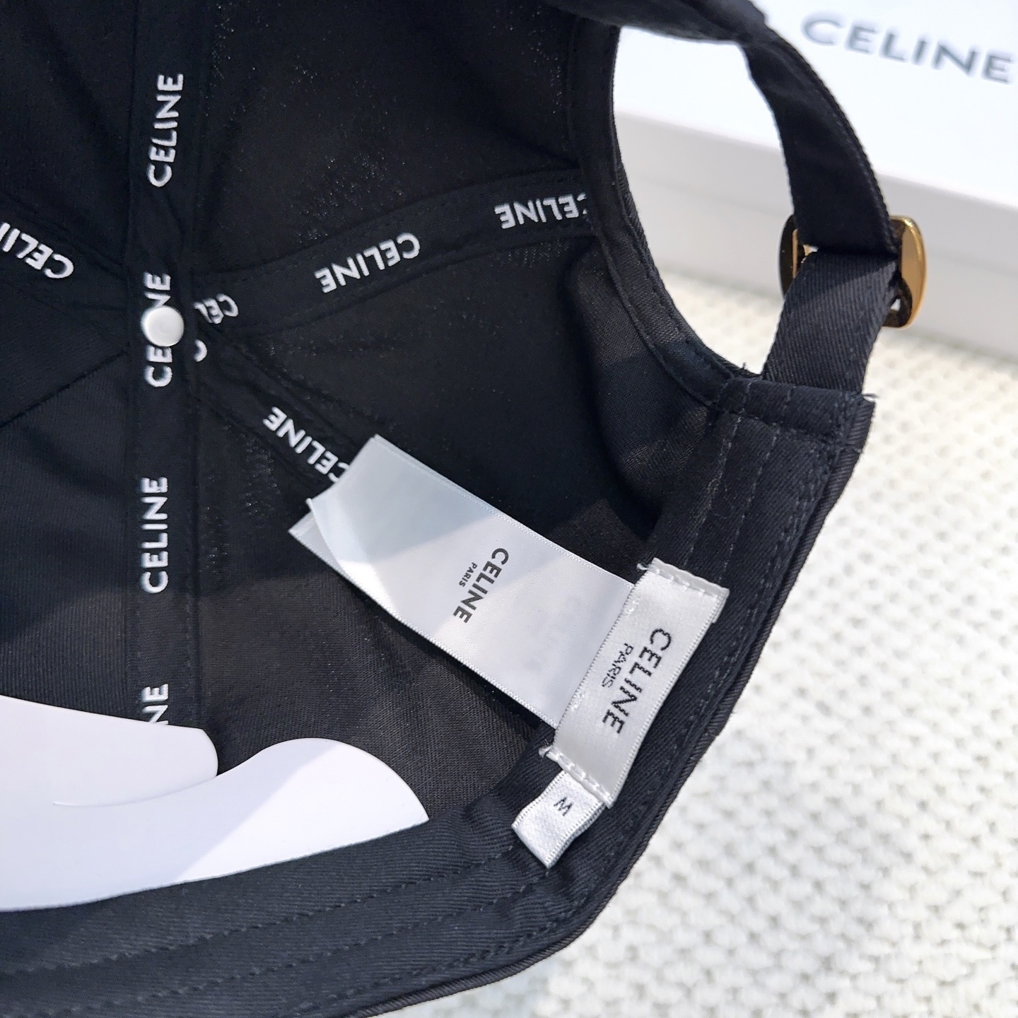 Simple letter design, the latest baseball cap.