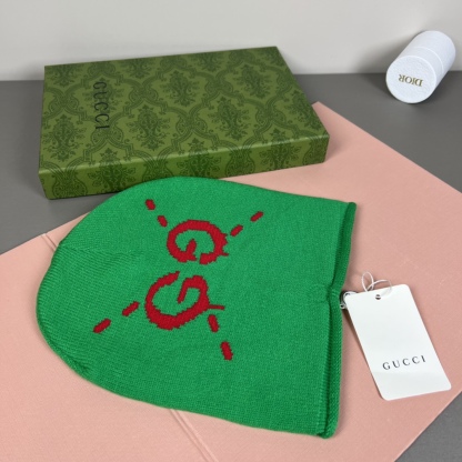 New arrival: Knitted hat with decorative headband.