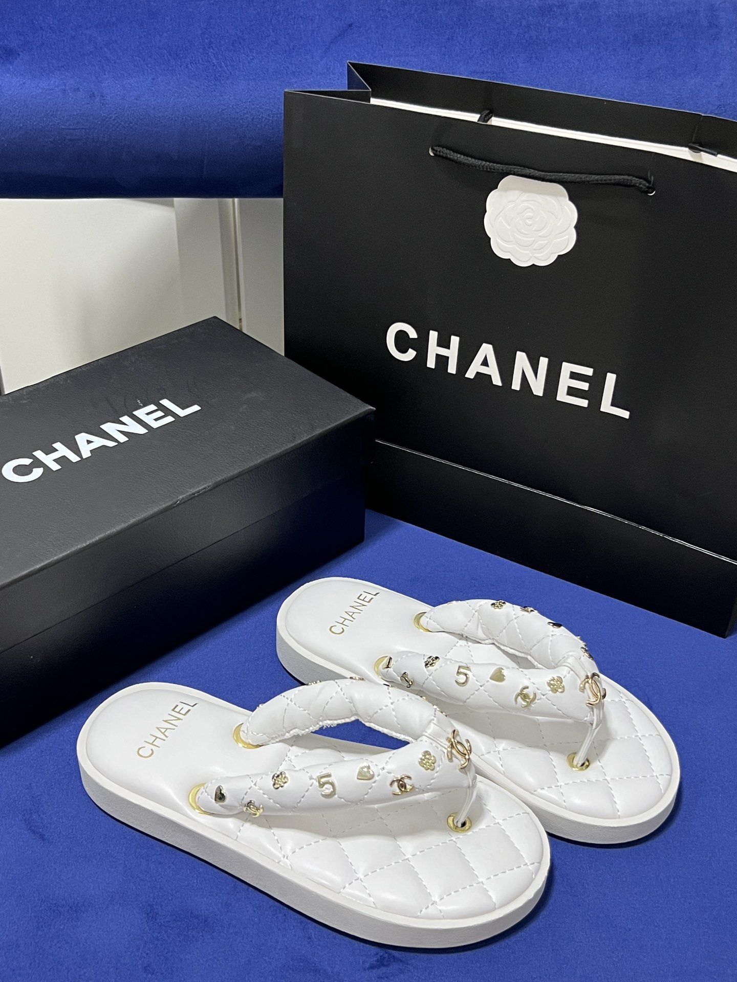 Bread-shaped flip-flops/thong sandals/beach sandals