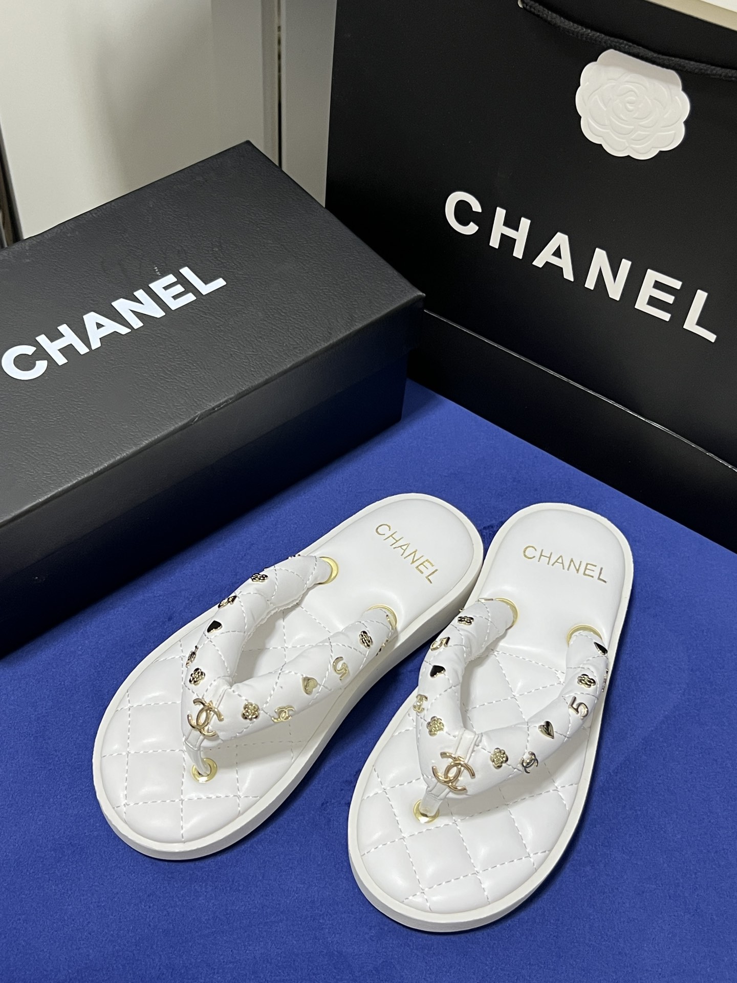 Bread-shaped flip-flops/thong sandals/beach sandals