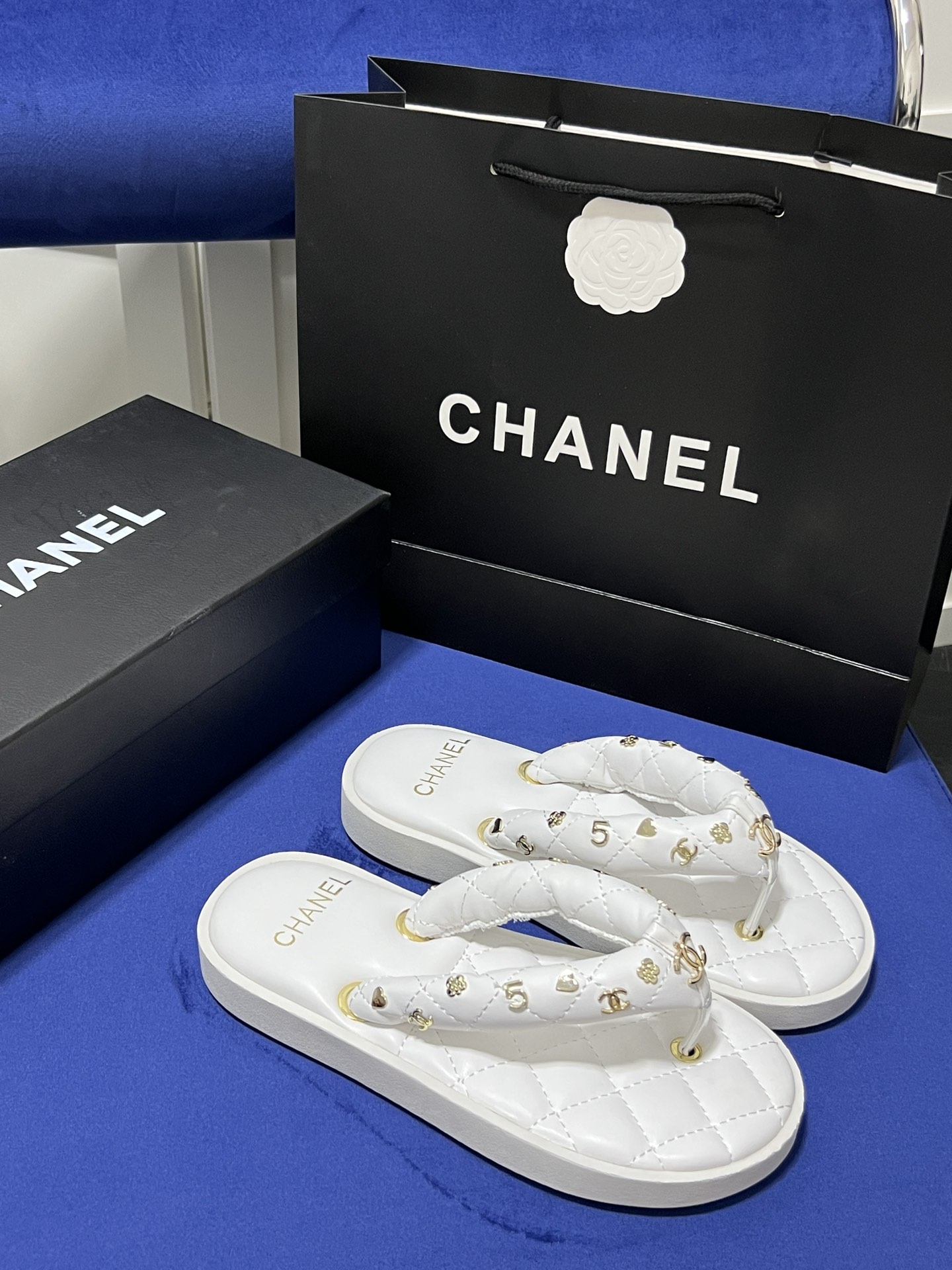 Bread-shaped flip-flops/thong sandals/beach sandals