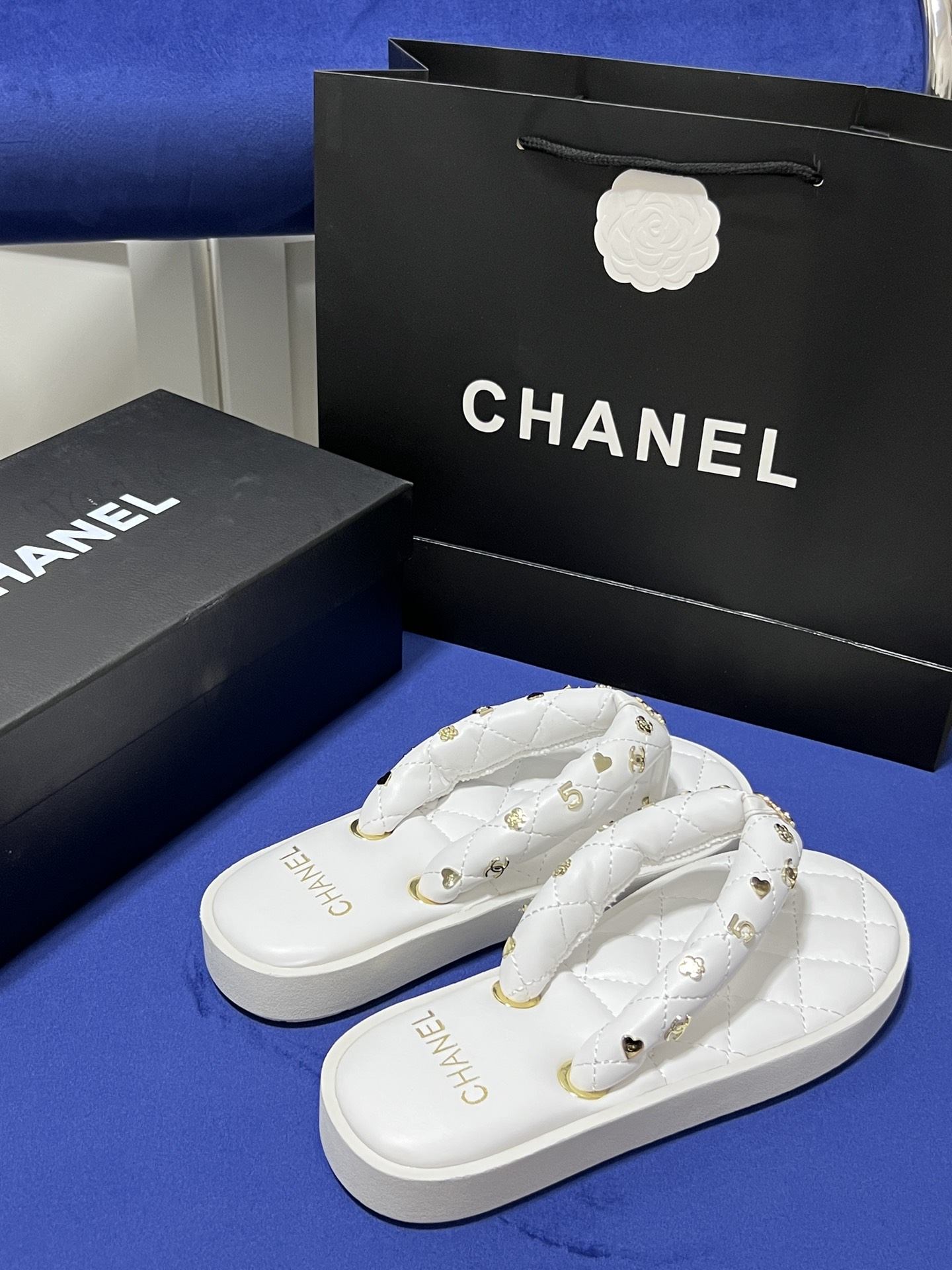 Bread-shaped flip-flops/thong sandals/beach sandals