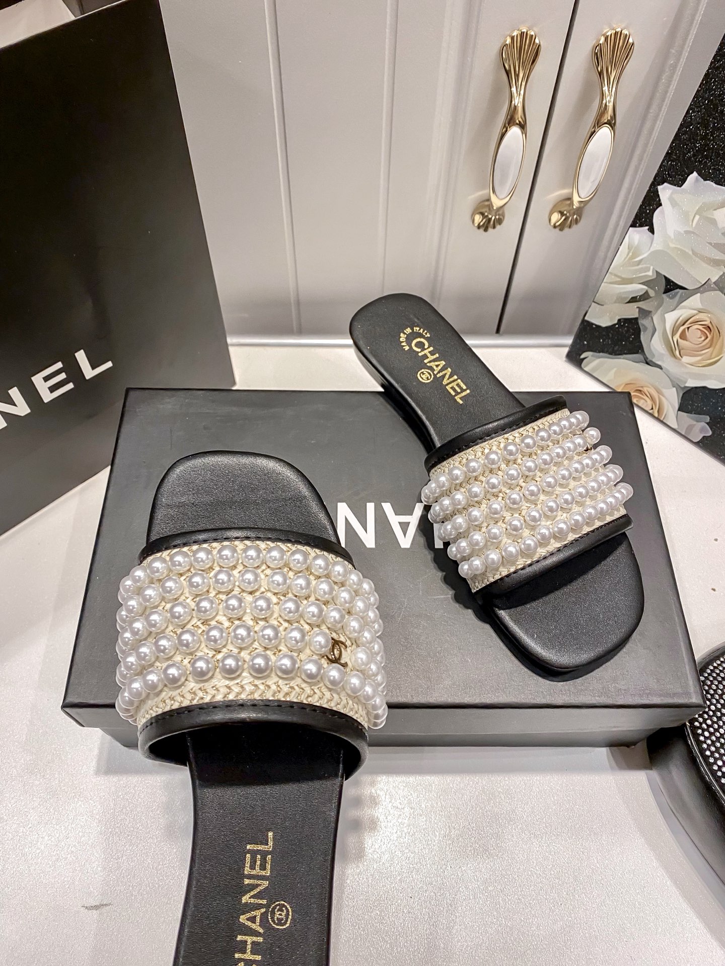 New pearl-embellished flat sandals