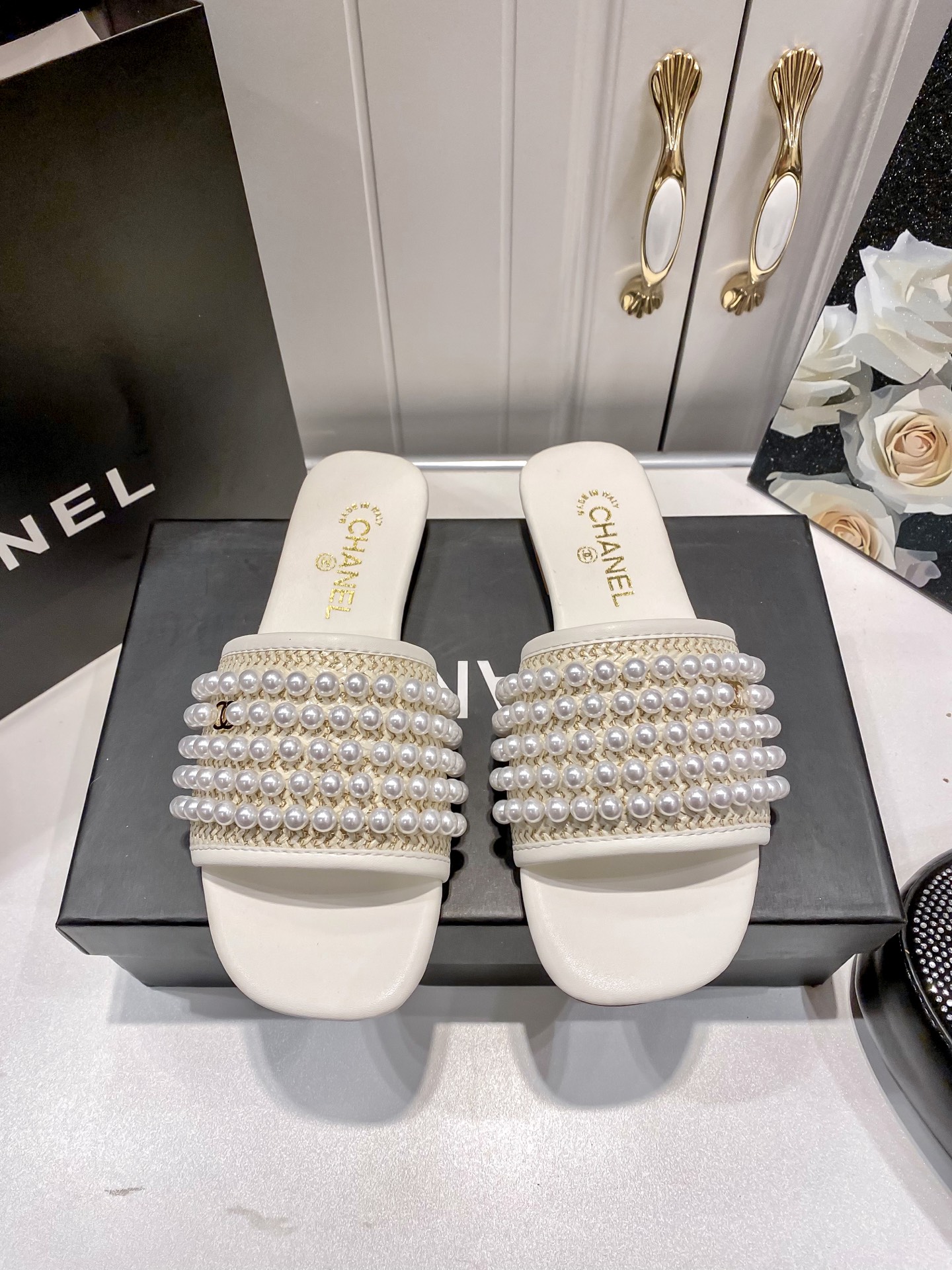 New pearl-embellished flat sandals