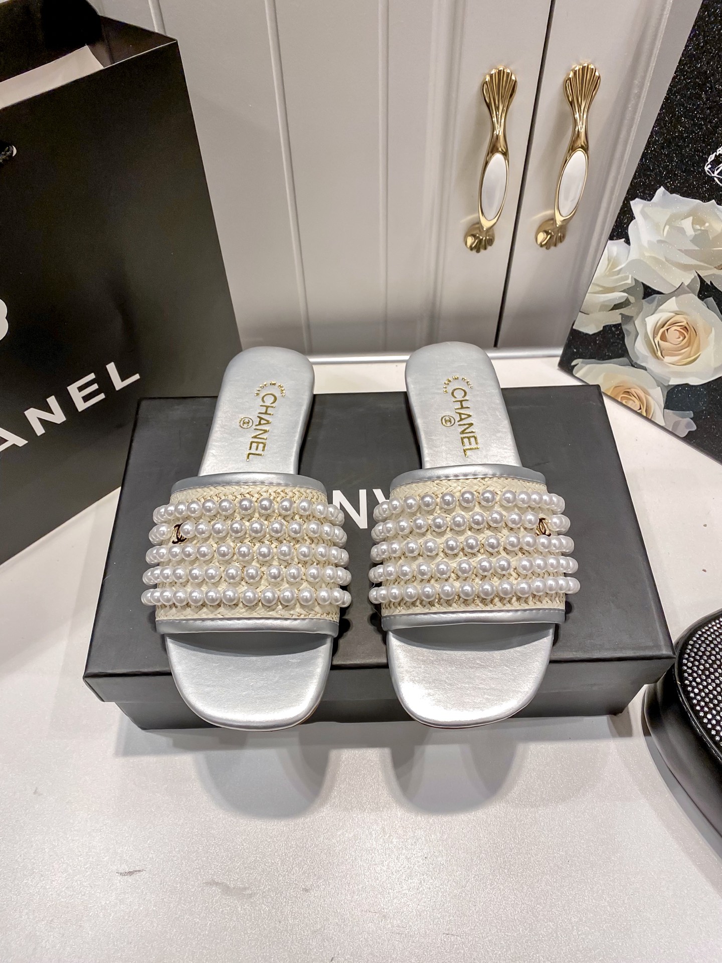 New pearl-embellished flat sandals