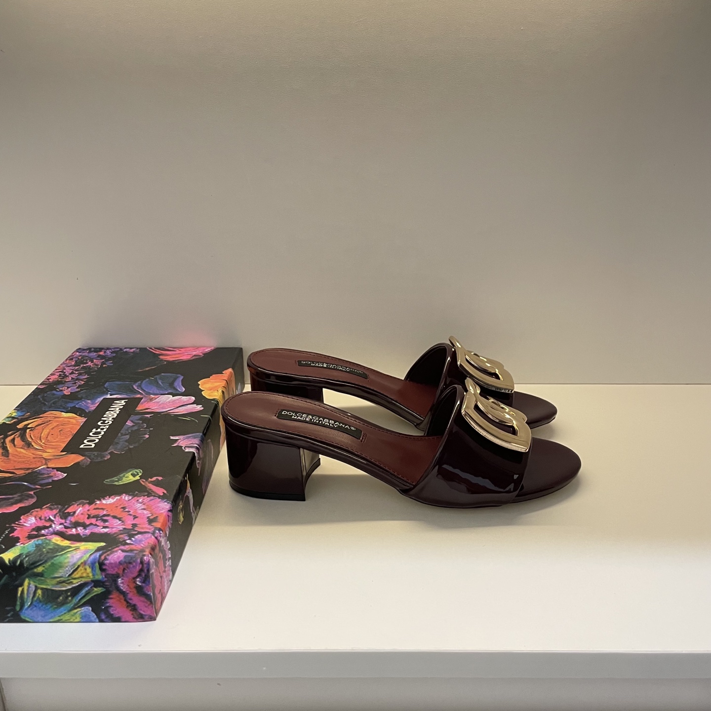 Stylish and classic slippers