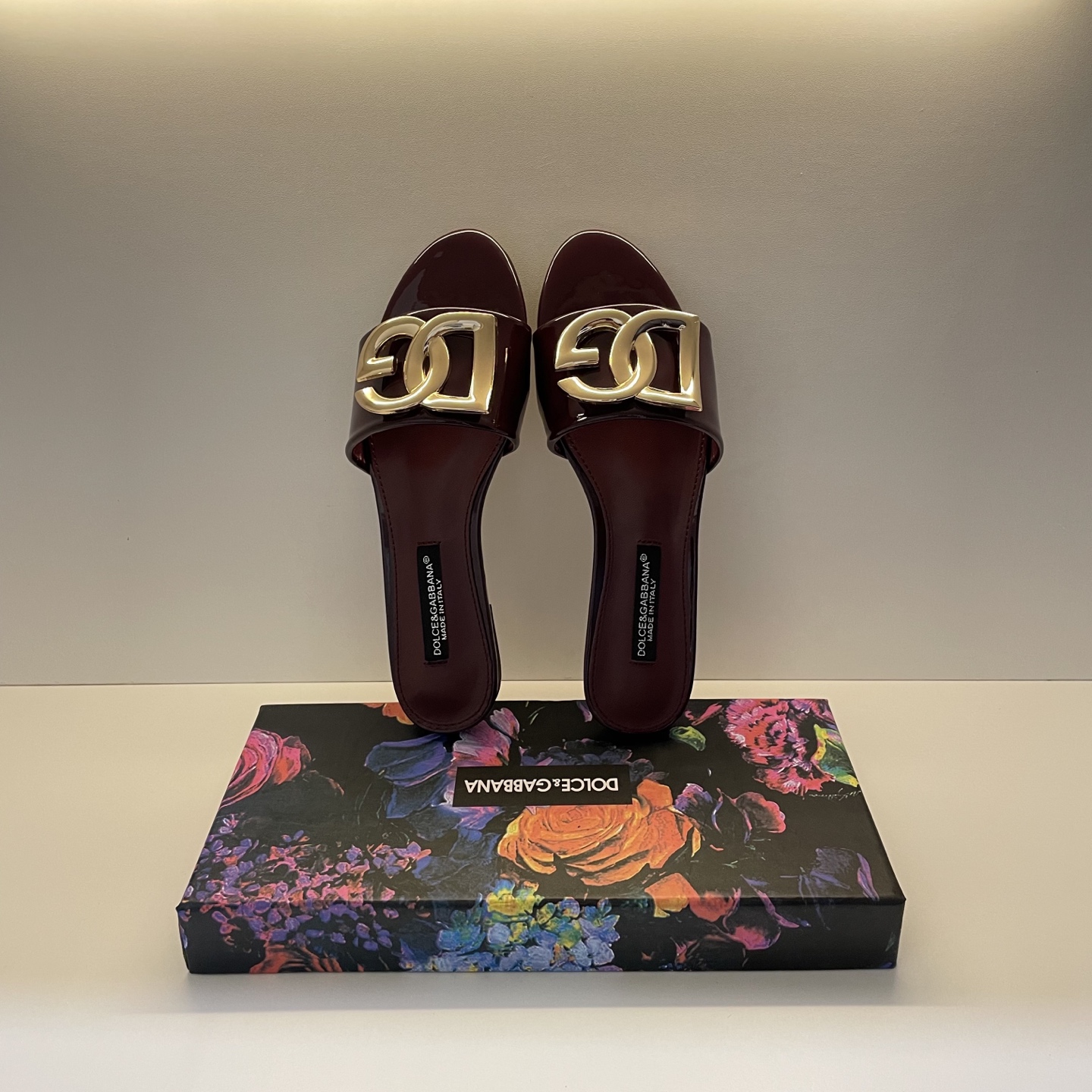 Stylish and classic slippers