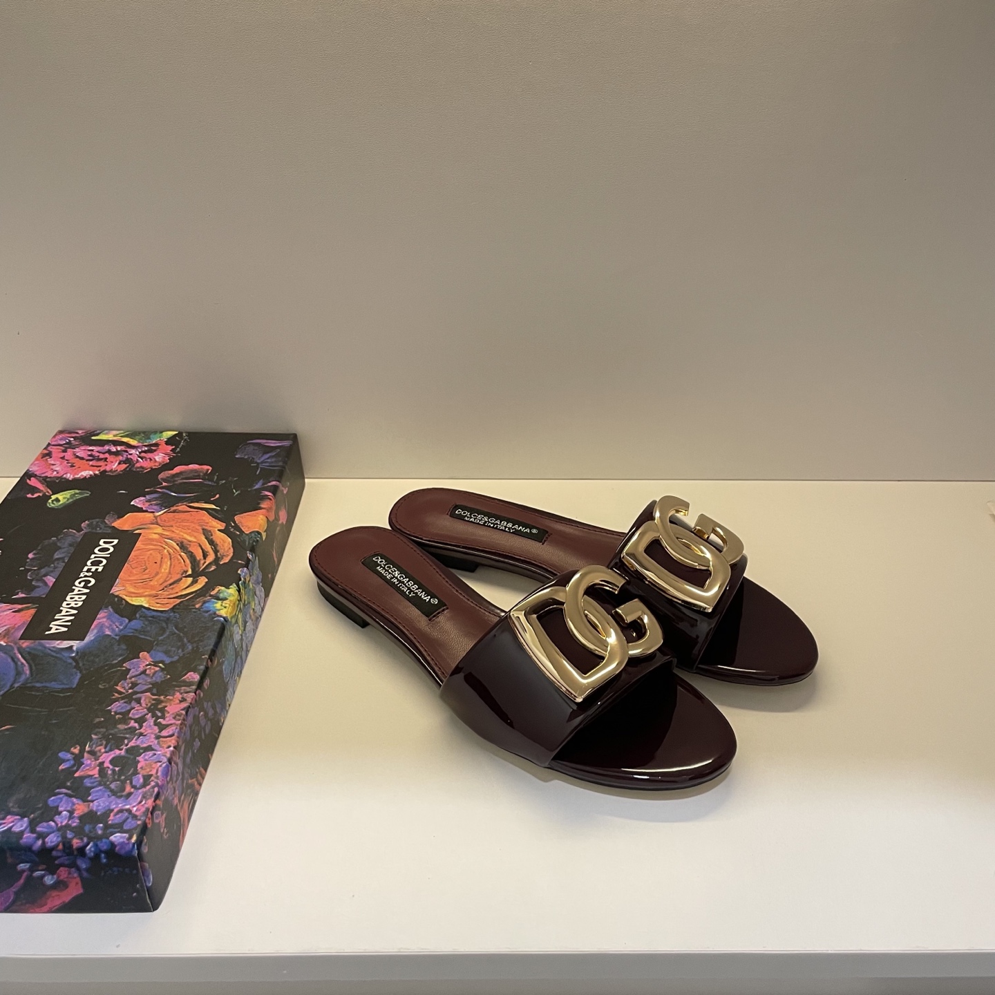 Stylish and classic slippers