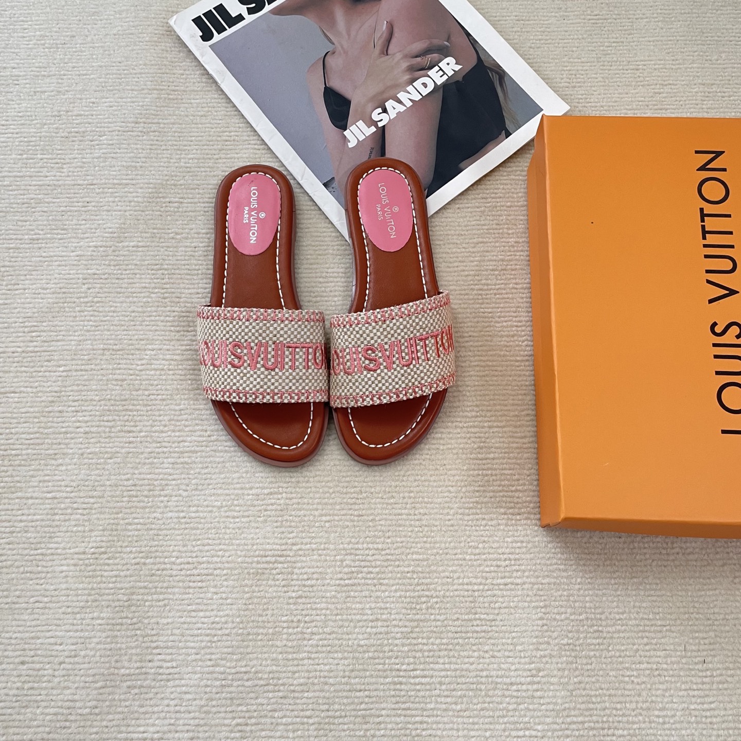 Embroidered flat slippers