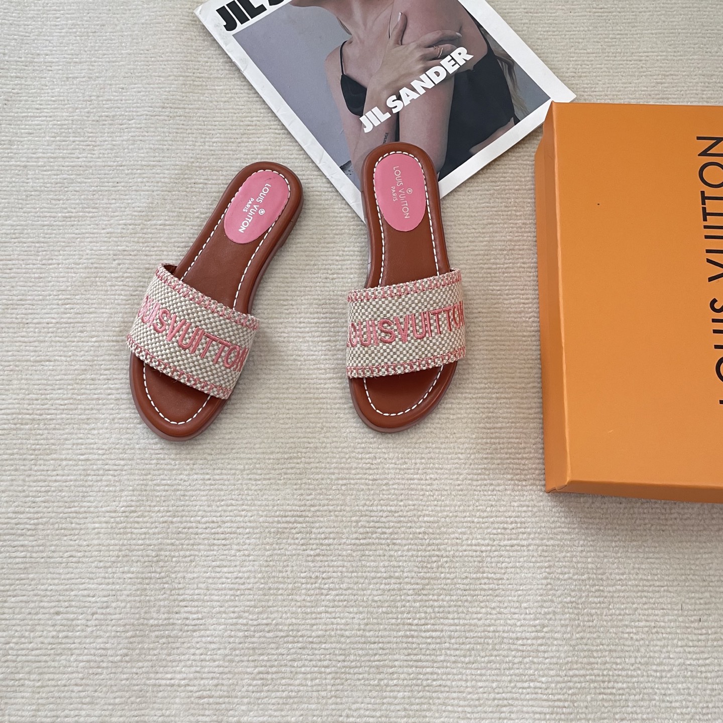 Embroidered flat slippers