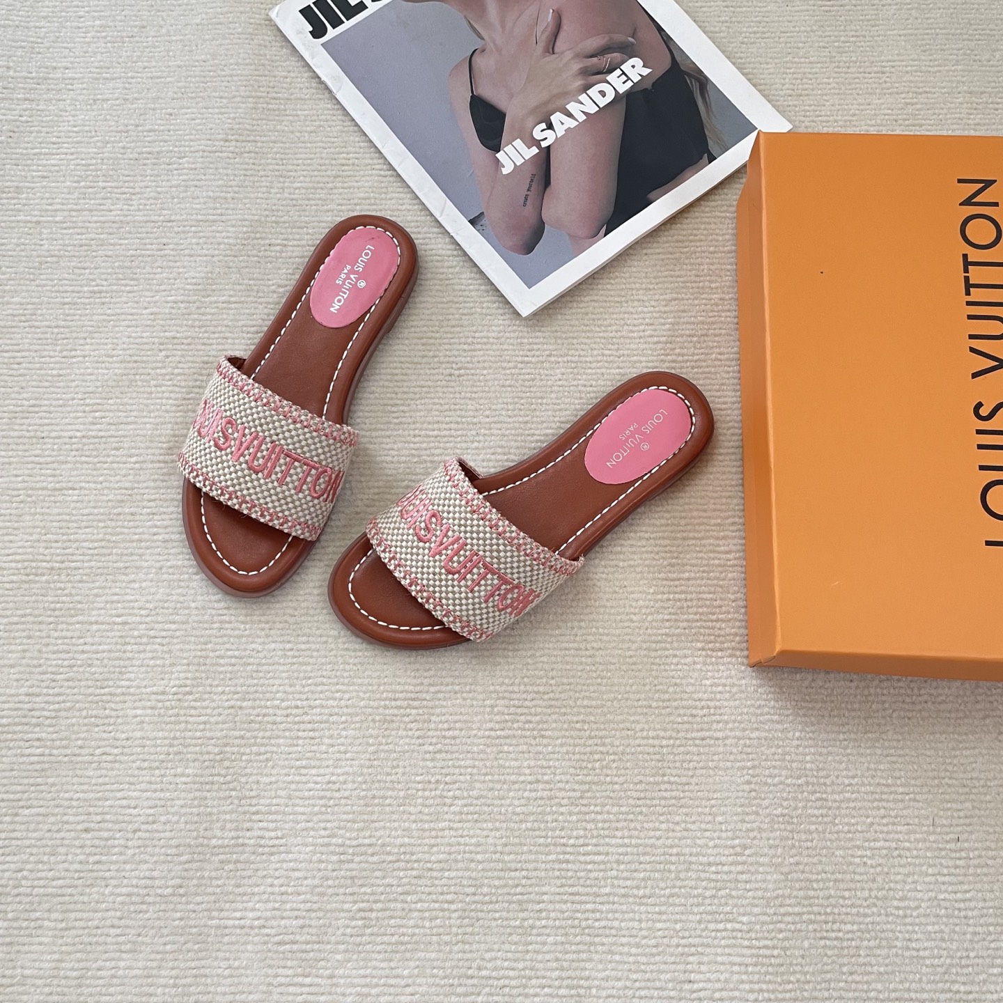 Embroidered flat slippers